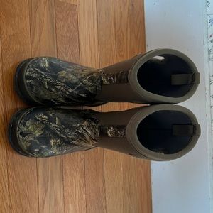 Boys winter Bogs size 13